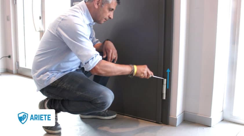 How to raise an armoured door