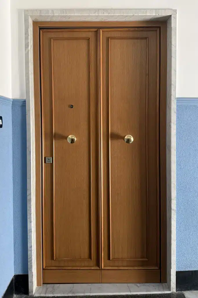 armoured door for a block of flats