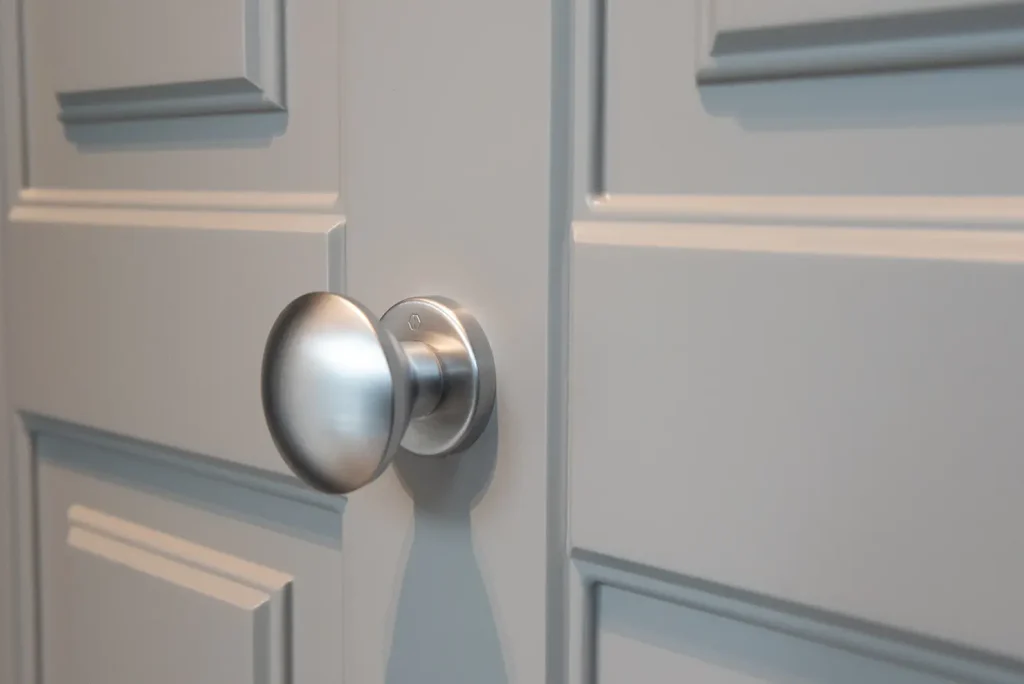 armoured door knob