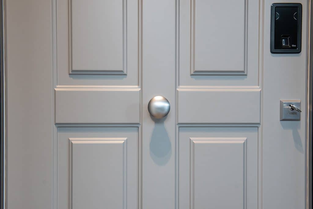 fixed armoured door knob