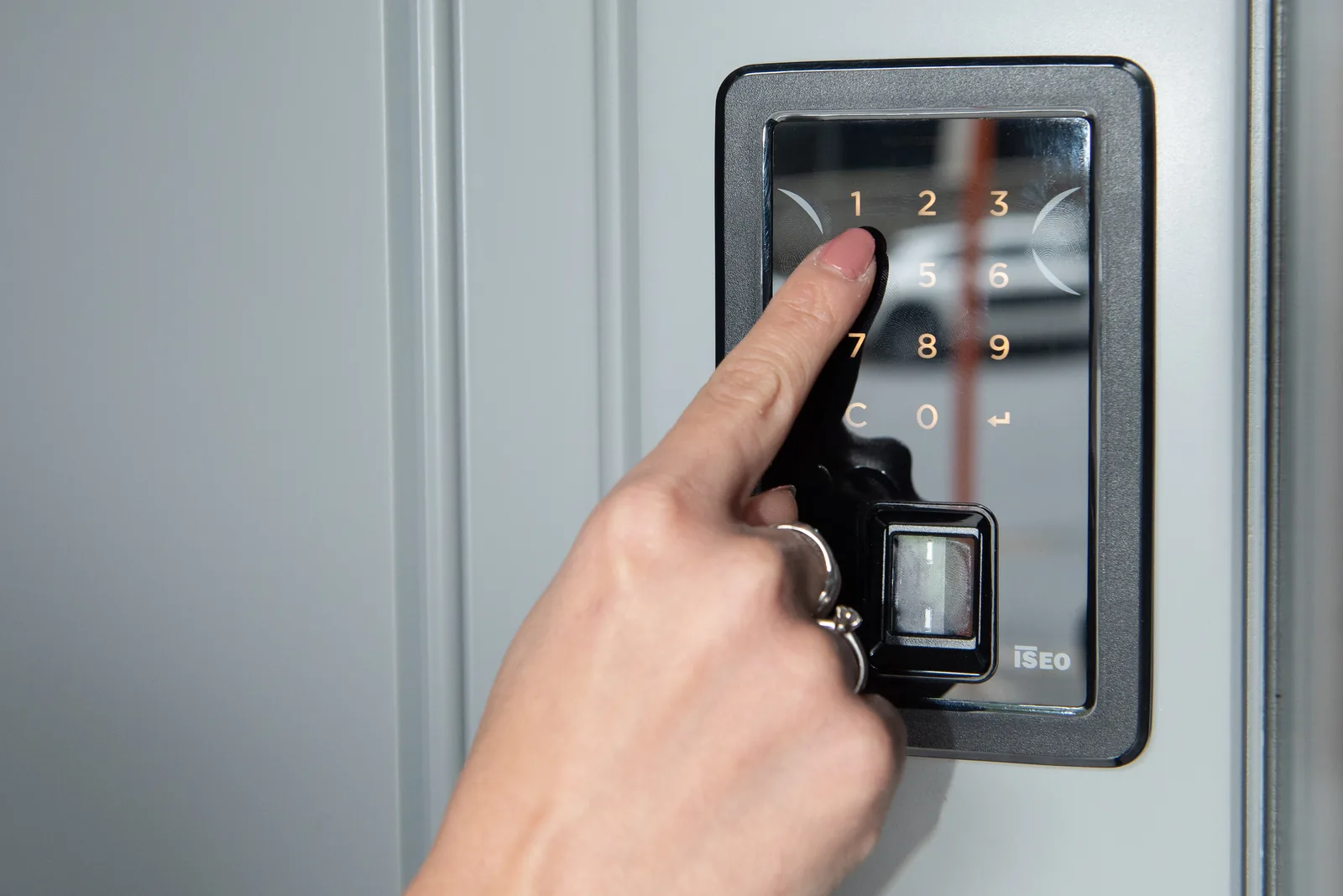 smart lock su porta blindata con tastierino